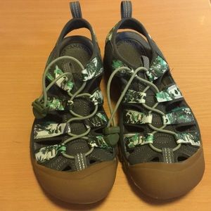 Size 7 Keens, green multi, tried on never used